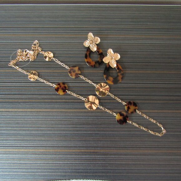 Tortoise Necklace & Earrings - Picture 1 of 5